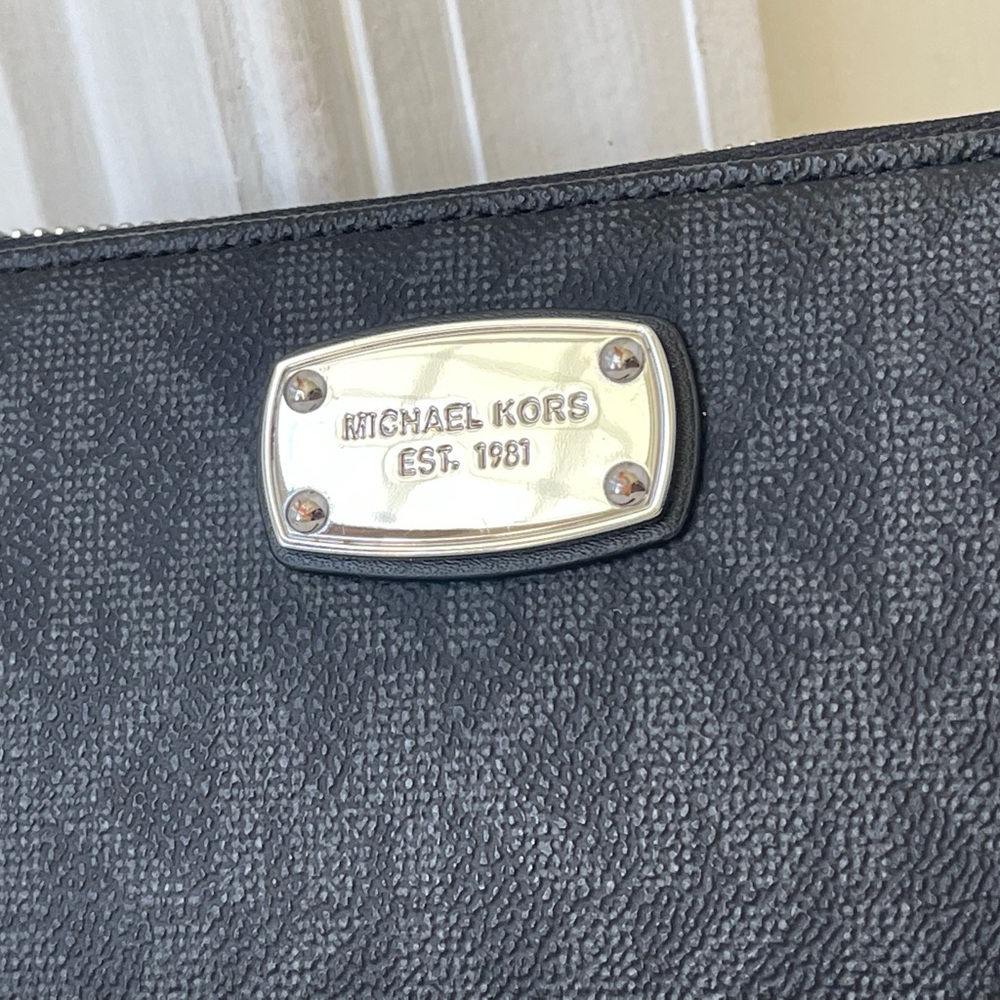 Michael Kors Black Jet set Wallet EUC - Picture 2 of 13